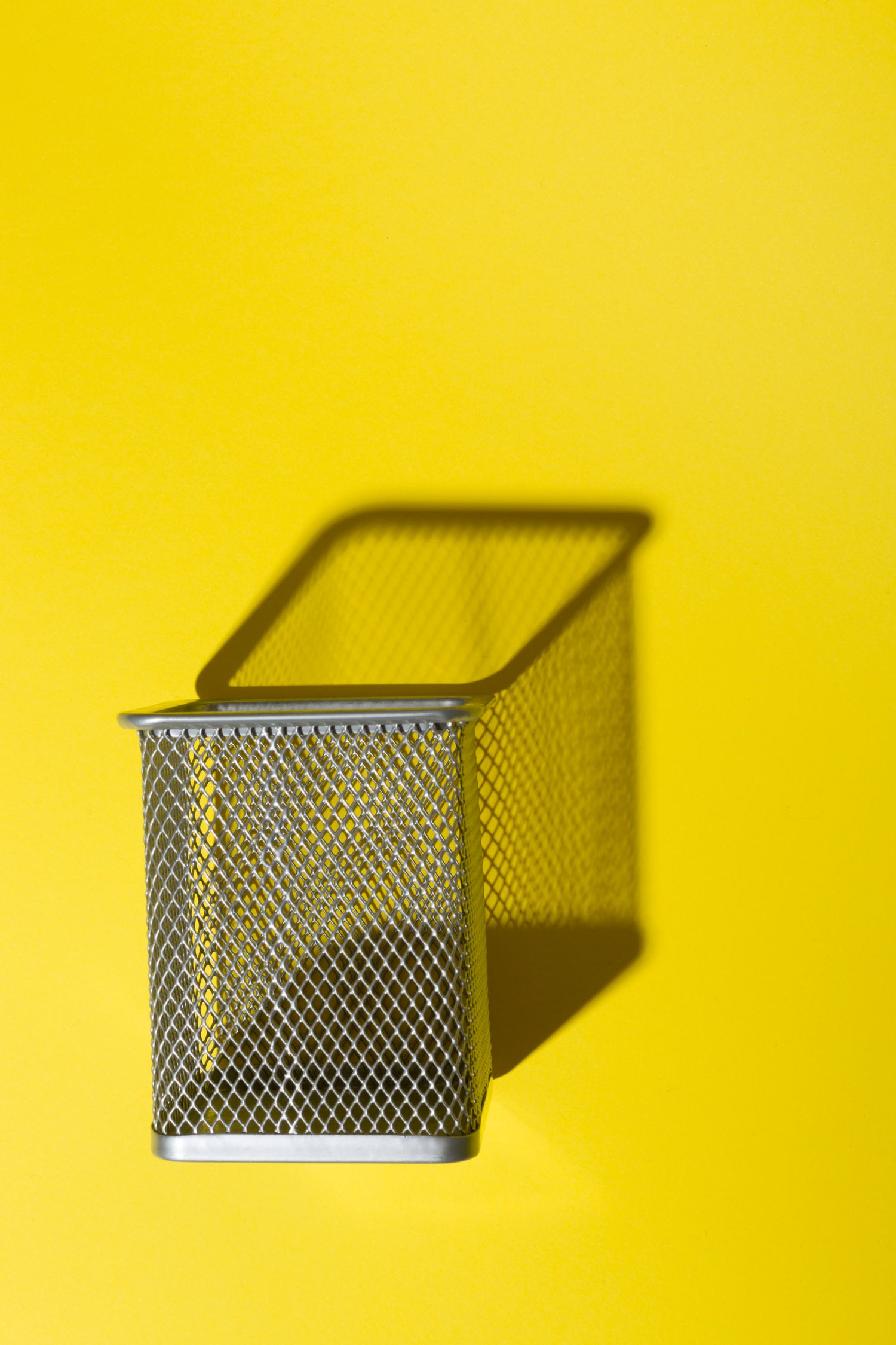 Rectangular wire mesh stationery holder